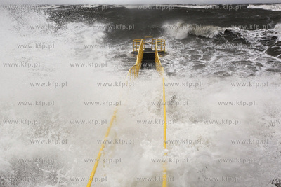 Sztormowa pogoda w Gdansku. Plaza na Westerplatte,...