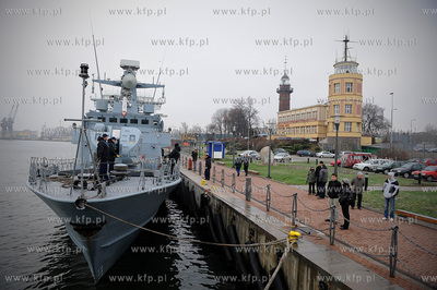 Gdansk. Nabrzeze Ziolkowskiego. Okrety - ORP Metalowiec,...