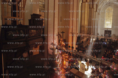 Kosciol sw. Trojcy w Gdansku.Mietek Szczesniak koleduje...