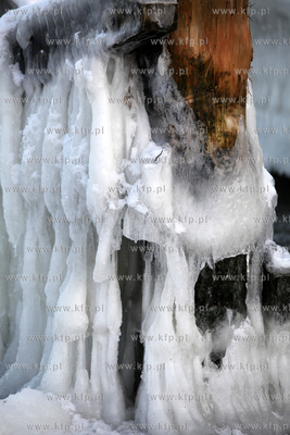 Sopot. Zima. Oblodzone molo 24.01.2010 fot. Jerzy Bartkowski...