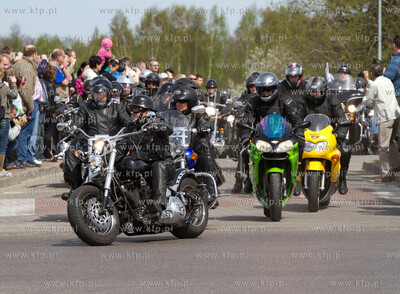 Gdansk. Zlot chopperow w Brzeznie przy molo. Po zbiorce...