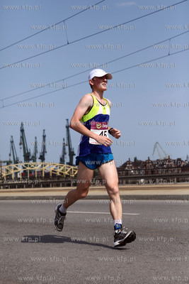 XVI Energa Maraton Solidarnosci NZ Uczestnicy w biegu.15.08.2010...
