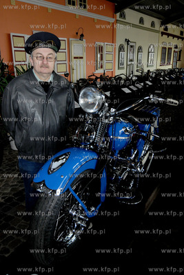Prezentacja nowoodrestaurowanego mootcykla Harley -...