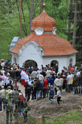 Tysiące pielgrzymów uczestniczyło w drodze krzyżowej...