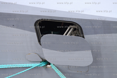 Do gdanskiego portu przypynal niecodzienny okręt HSwMS...