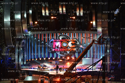 Gdynia - Skwer Kosciuszki. Dzien i noc trwaja prace...