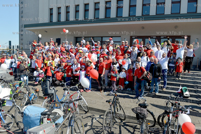 Bialo czerwony peleton pojawil sie 2 maja na ulicach...