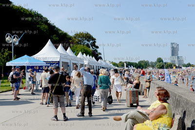 Gdynia. 8. Nadmorski Plener Czytelniczy na Bulwarze...