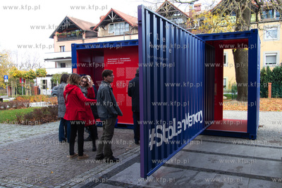 Wystawa #StolenMemory zrealizowana przez Arolsen Archives...