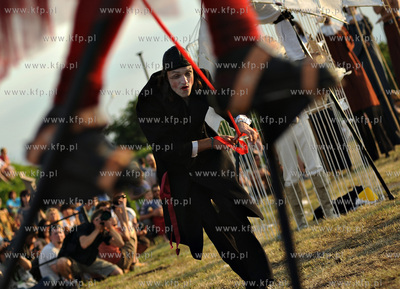 XIII edycja Festiwalu Teatrow Ulicznych FETA. FETA...