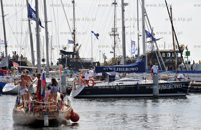 Gdynia marina. Nz. jachty Variag i Wejherowo 05.07.2009...