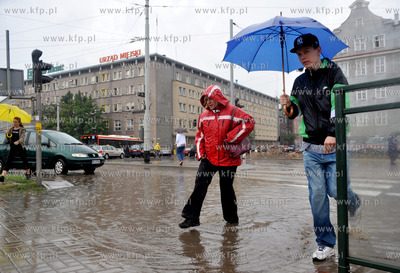 Gdansk podczas ulewy. Nz zalane skrzyzowanie 3 Maja...