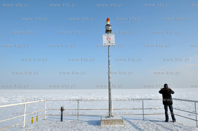 Niska temperatura spowodowala zamarzniecie Zatoki Gdanskiej....