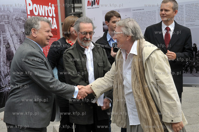 Otwarcie wystawy plenerowej "Powrot Majora" na Dlugim...