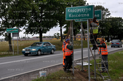 Przy wjezdzie do Koscierzyny na Kaszubach zainstalowano...