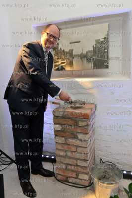 Gdansk. Wyspa Spichrzow. Uroczystosc wmurowania kamienia...