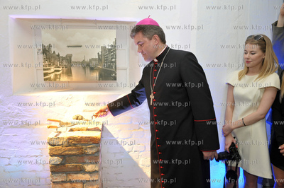 Gdansk. Wyspa Spichrzow. Uroczystosc wmurowania kamienia...