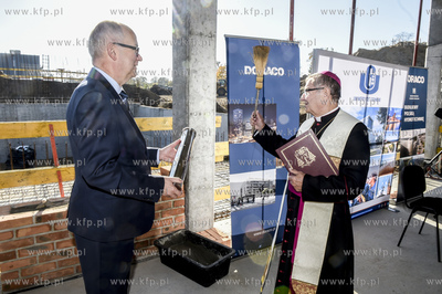 Uroczyste wmurowanie aktu erekcyjnego pod nowy budynek...
