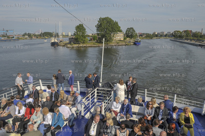 Gdańsk. Statek wycieczkowy białej floty Żeglugi...