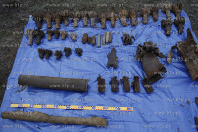 Rebiechowo. Saperzy przygotowujacy teren pod budowe...