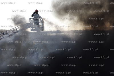 Gdansk. Pozar bylego magazynu rybnego przy ul Kosciuszki.
16.03.2011
fot....