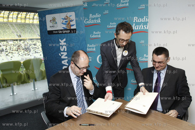 Gdansk. PGE Arena. Podpisanie umowy o wspolprace miedzy...