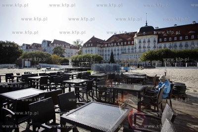 Sopot. Demontowany ogrodek na plazy Grand Hotelu.
08.10.2012
fot....