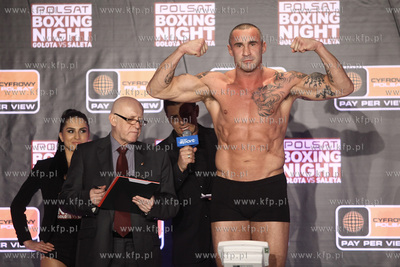 Sopot. Ergo Arena. Wazenie zawodnikow przed gala boksu...