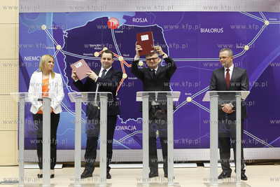 Gdansk. Amber Expo. PERN Przyjazn podpisal  umowę...