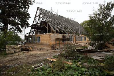 Budowa domu podcieniowego w Orlowie na Zulawach.
13.10.2013
fot....
