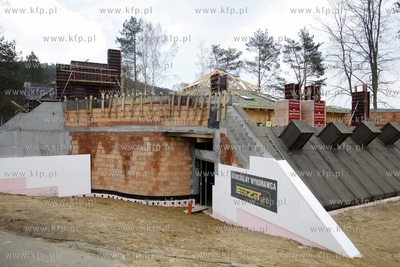 Uroczystosc zawieszenia wiechy na budowanym budynku...