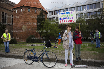 Gdańsk. Targ Węglowy. Wiec sprzeciwu wobec zaostrzania...