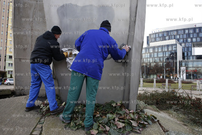 Nieznani sprawcy sprofanowali Pomnik Poległych Stoczniowców...