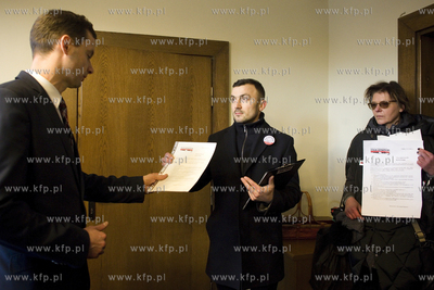 Demonstracja KOD pod Urzędem Wojewódzkim w Gdańsku.
13.12.2016
fot....