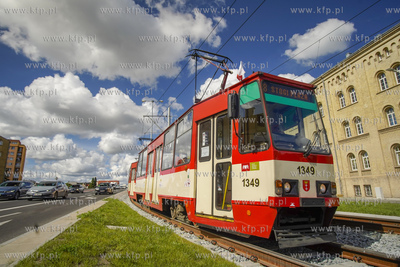 Tramwaj KONSTAL 105N (NA) na Podwalu Przedmiejskim...