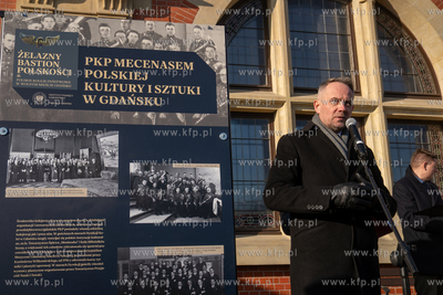 Plac przed Dworcem Głównym PKP w Gdańsku. Otwarcie...