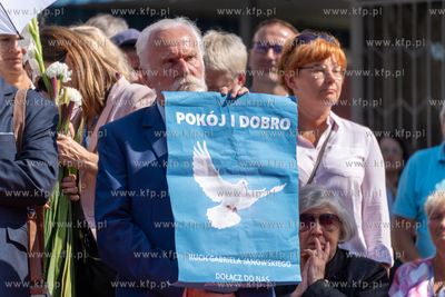 Gdańsk. Plac Solidarności. Symboliczne otwarcie bramy...