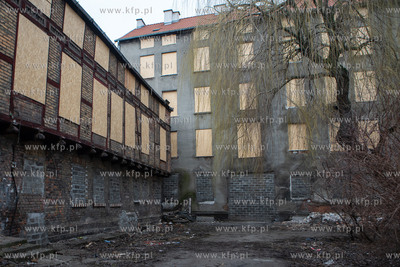 Gdansk. Pustostan  miedzy ulicami Owsiana i Wspornikowa....