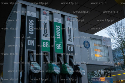 Stacja paliw LOTOS przy Alei Zwycięstwa. Obniżenie...