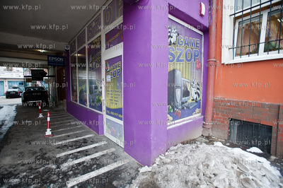 Gdansk. Sklep Game Szop przy Alei Grunwaldzkiej. Zamkniety...