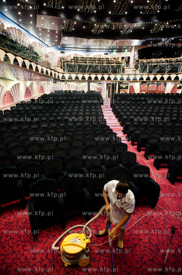 Port w Gdyni. Nabrzeze Francuskie. Wizyta wycieczkowca...