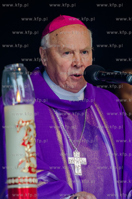 Gdansk. Msza Swieta na placu Obroncow Poczty Polskiej...