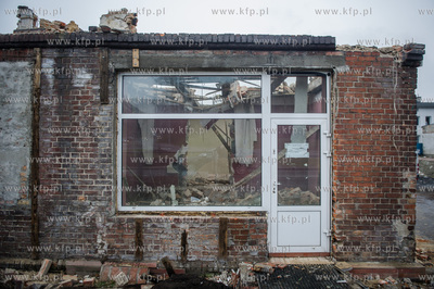 Gdansk. Rozbiorka budynkow znajdujacych sie przy skrzyzowaniu...