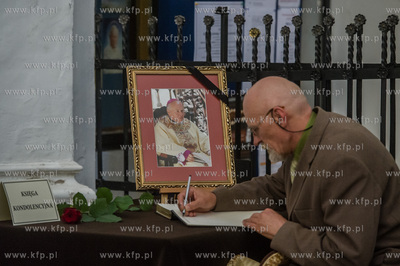 Gdansk. Katredra Oliwska. Wprowadzenie trumny z cialem...