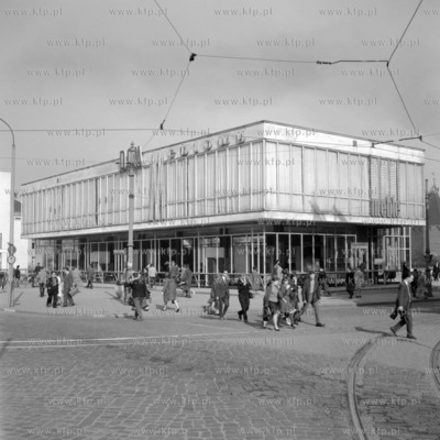 Dom Meblowy przy ulicy Wały Jagiellońskie w Gdańsku....