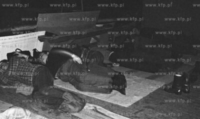 Stocznia Gdanska w przededniu wprowadzenia stanu wojennego....