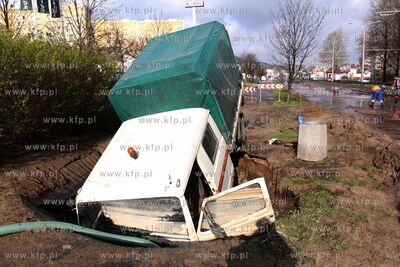 Awaria wodociagowa na skrzyzowaniu ul. Morskiej i Krynickiej...