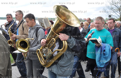 Tysiące pielgrzymów uczestniczyło w drodze krzyżowej...
