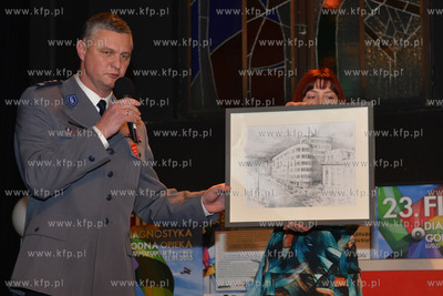 23 final WOSP w Gdyni. Licytacja prowadzona przez przez...