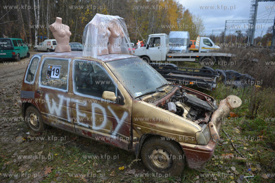 ZYWE TRUPY GRASOWAŁY W KOLIBKACH. Kolejna 14. juz...